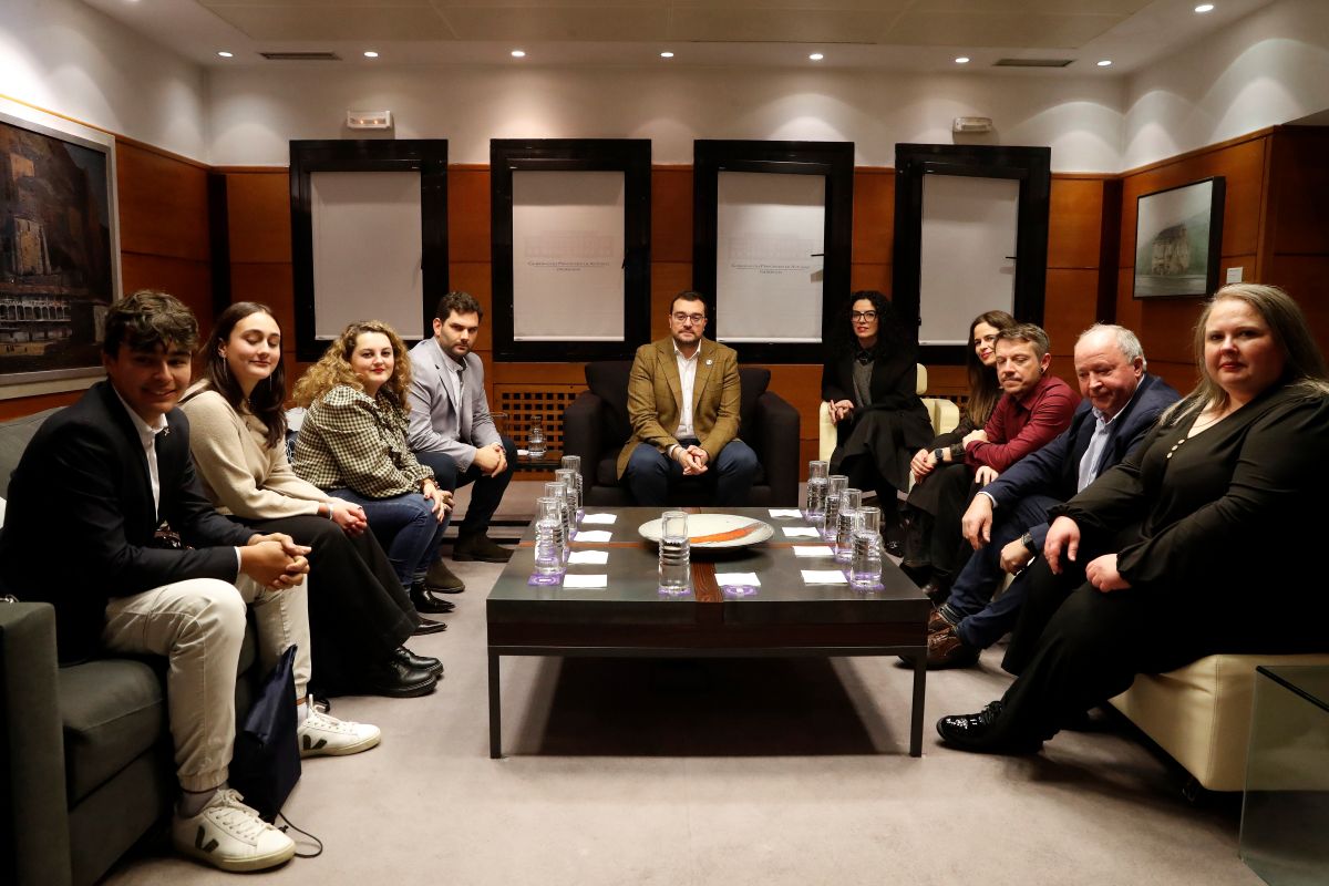 2026 01 07 presidente recibe premio la busdonga 1