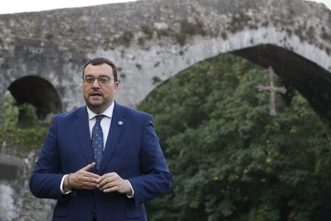 Barbón aboga por abrir una nueva etapa de desarrollo autonómico que supere la polarización y busque el entendimiento