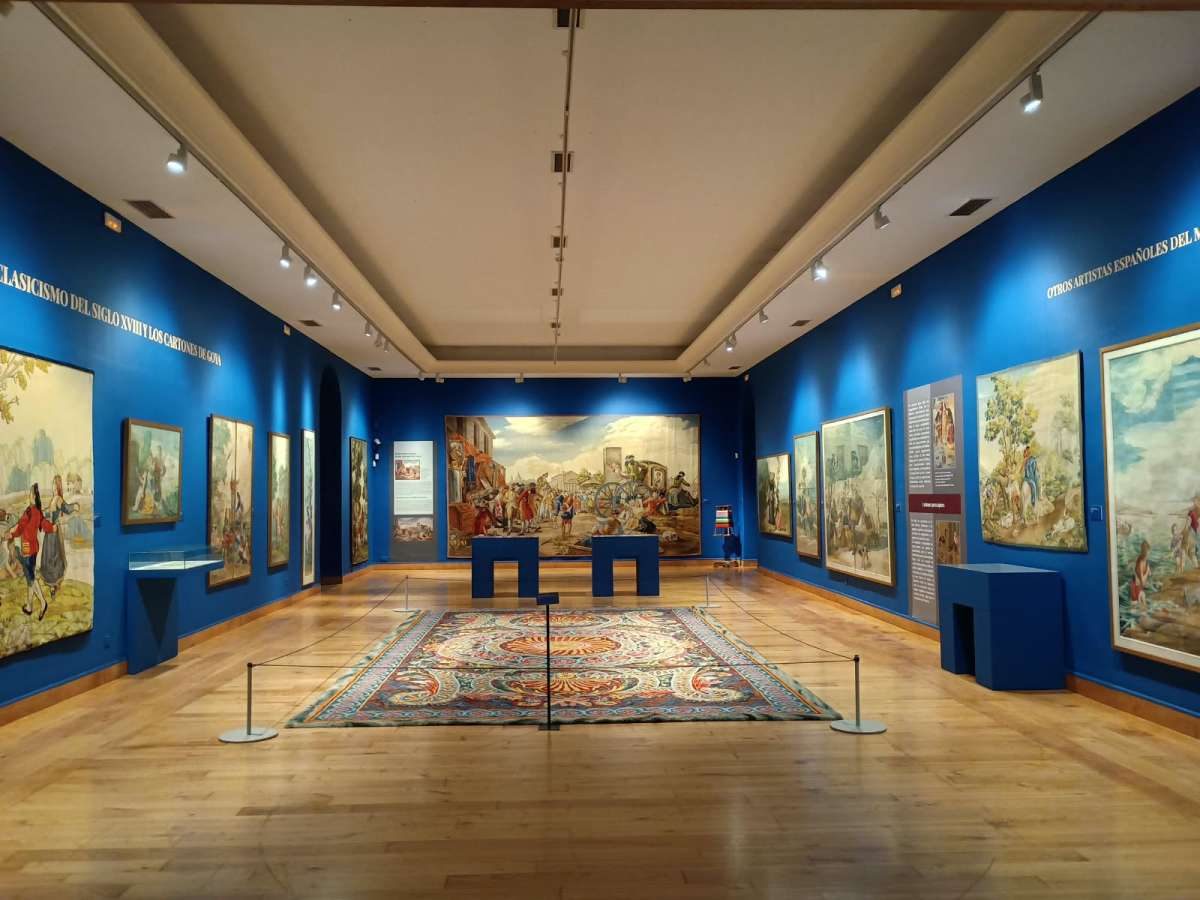 La Real Fábrica de Tapices muestra en Gijón más de 300 años de tradición textil