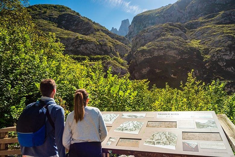 El Gobierno de Asturias actualiza la regulación de los guías turísticos para mejorar la calidad de las visitas y favorecer la convivencia