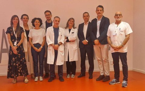 El HUCA lanza 'Adira', el primer programa integral a nivel nacional que traslada la consulta respiratoria hospitalaria al domicilio de pacientes frágiles