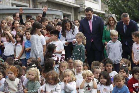 El presidente acompaña a la reina en la inauguración del curso escolar en el Colegio Público Gesta, en el que estudió Letizia