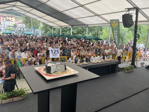 Nuevo Récord Guinness: El mejor Queso Cabrales del mundo, subastado por 37.500 euros