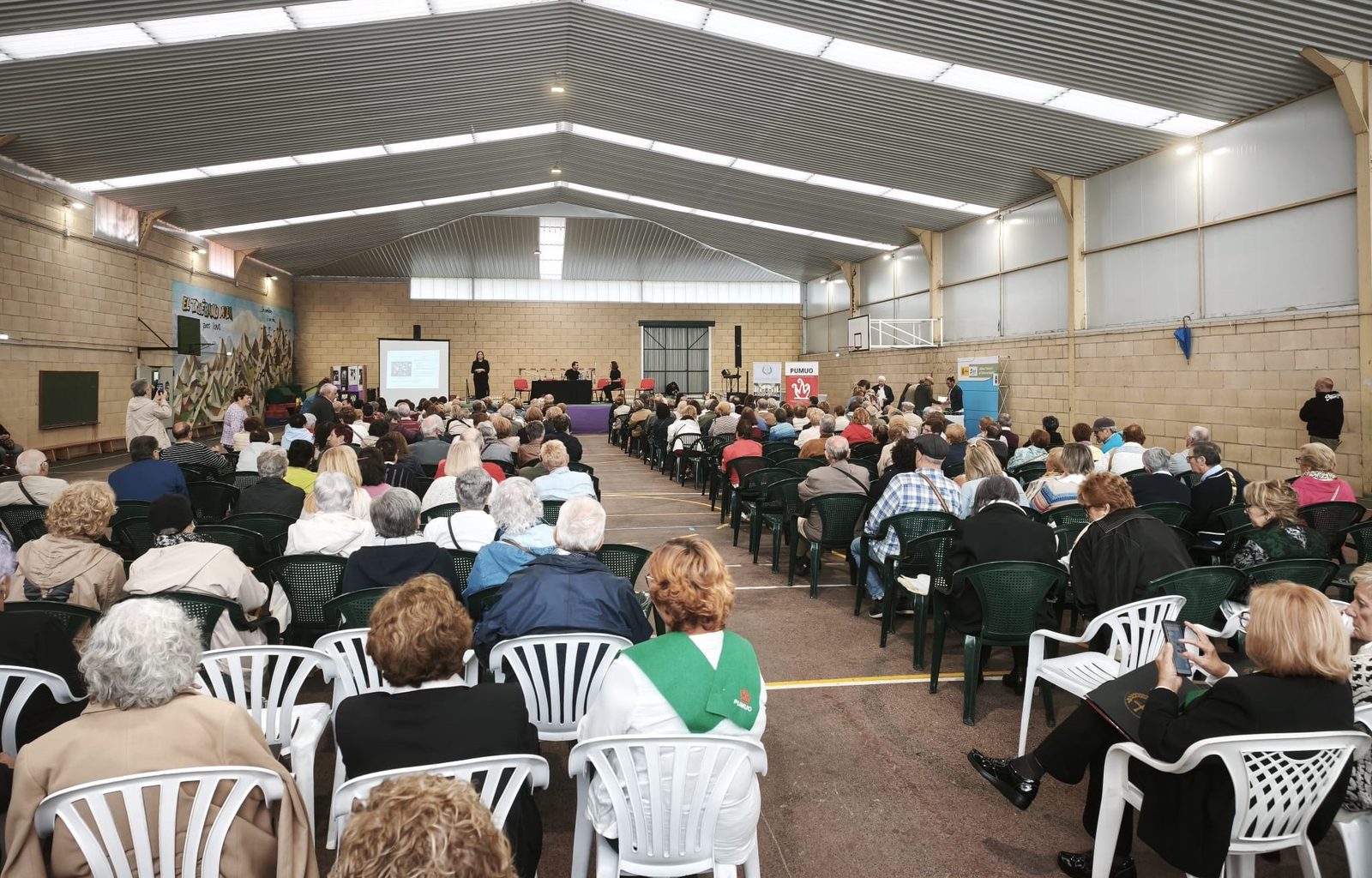 La consejera de Derechos Sociales reivindica el valor de las personas mayores para hacer frente a la despoblación en el medio rural