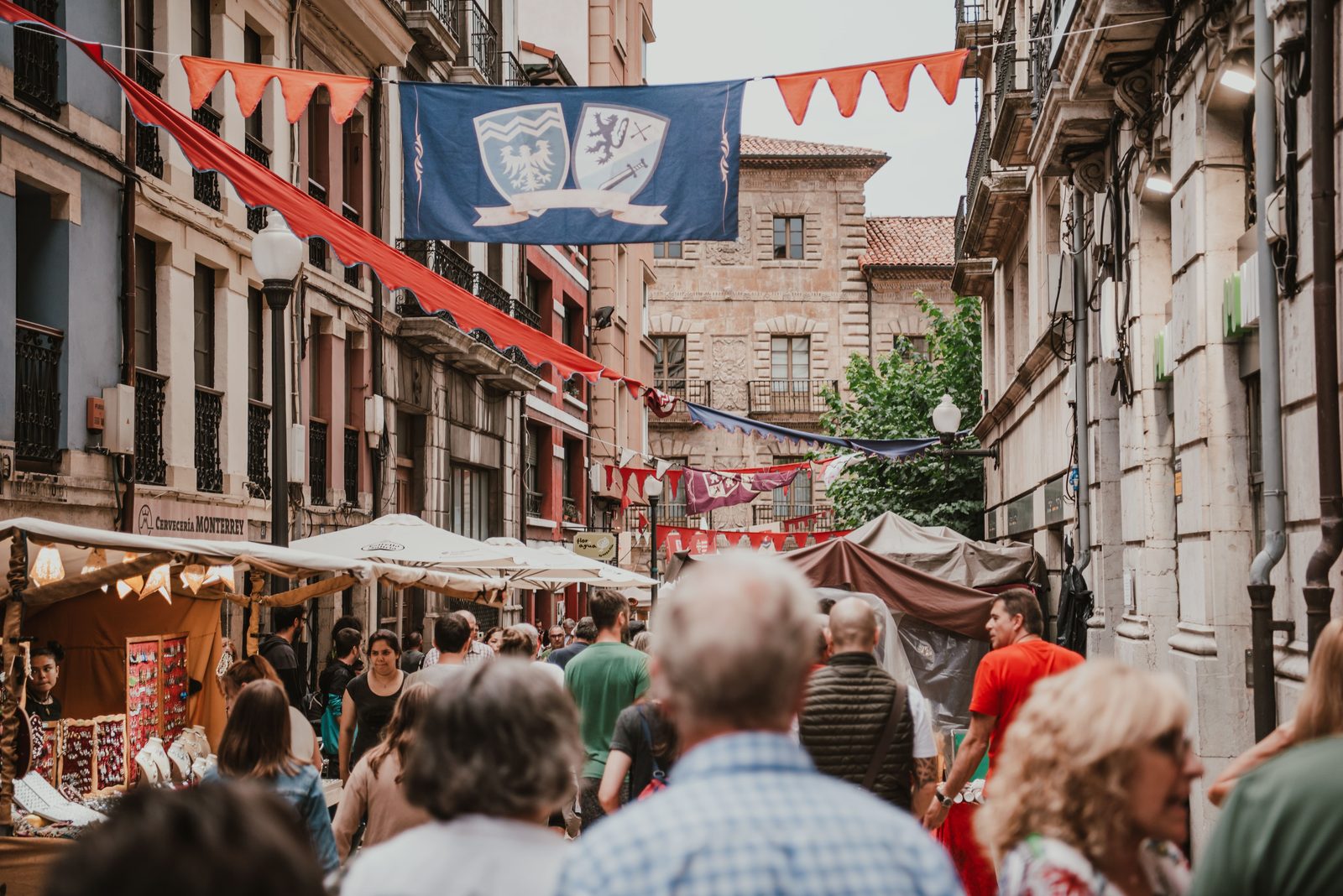 Mercado Medieval en Avilés con más de 130 puestos de artesanía, alimentación y restauración