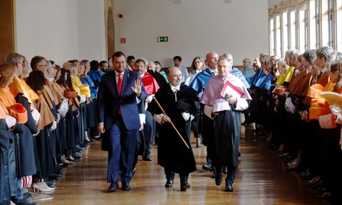 Barbón destaca la gratuidad de la matrícula como prueba del compromiso del Gobierno del Principado con la Universidad de Oviedo